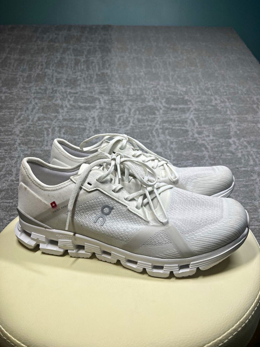 On Running Cloud Men's Athletic Sneaker White/Gray Low Top Lace-Up X 4 AD 9.5